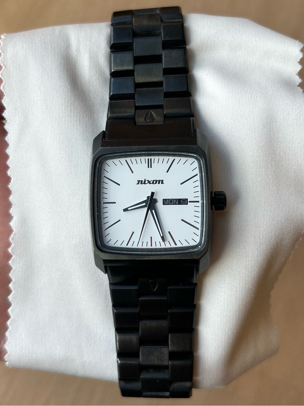 Nixon Watch - The Graduate SS - Black Bracelet with White Dial